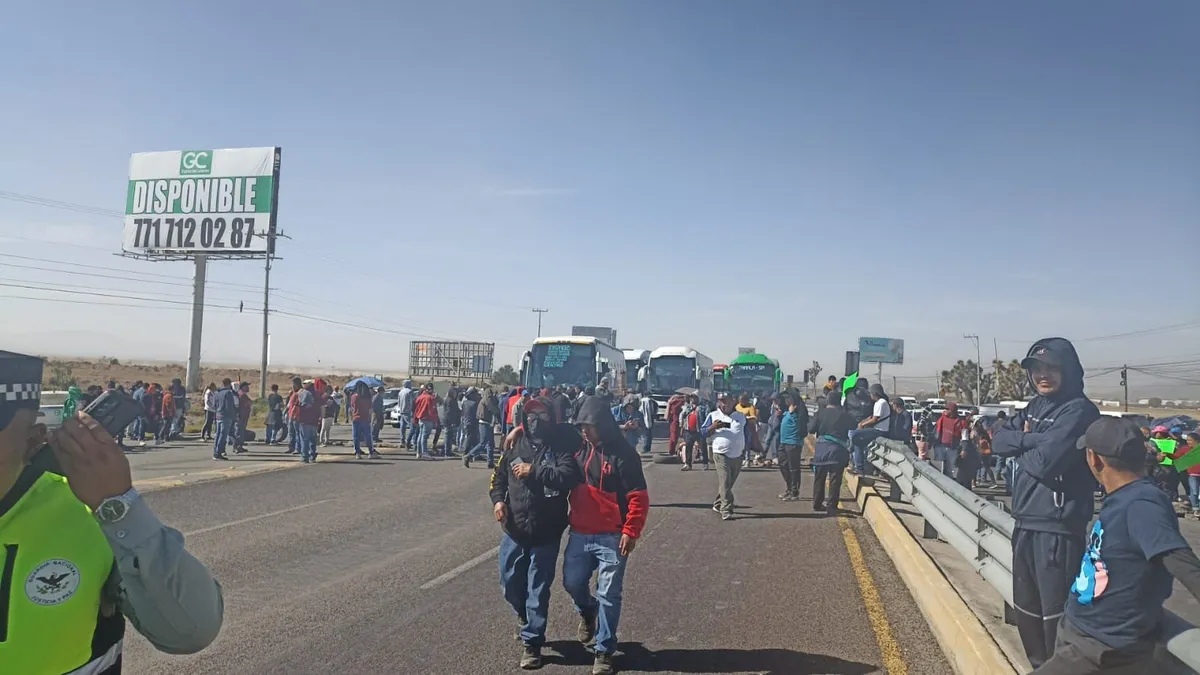 Autopista México-Pachuca: comerciantes bloquean ambos sentidos