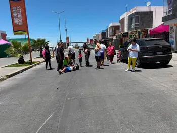 Un rebase entre carriles terminó en un choque múltiple en Héroes de Tizayuca; un menor resultó con lesiones menores.