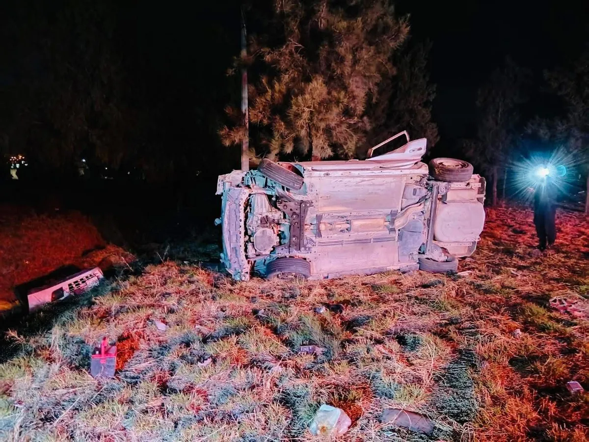 Volcadura en la carretera Jorobas–Tula deja dos lesionados