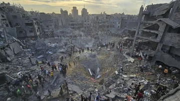 Bombardeo israelí en albergue de Gaza deja 15 muertos