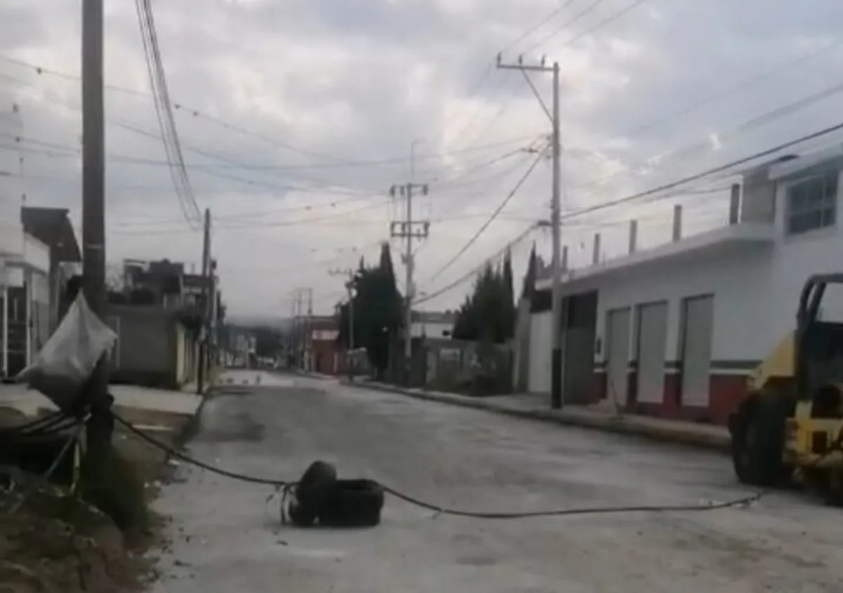 Ciudadanos de Cuautepec exigen rescindir contrato por retrasos en carretera Tulancingo–Cuautepec