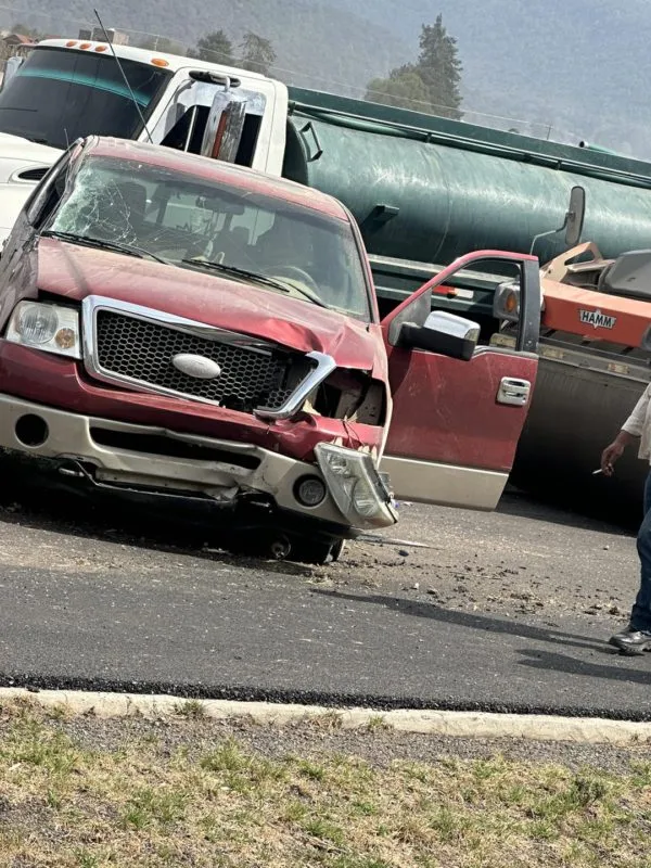 Choque en la carretera Pachuca-Tulancingo: operador de aplanadora pierde la vida