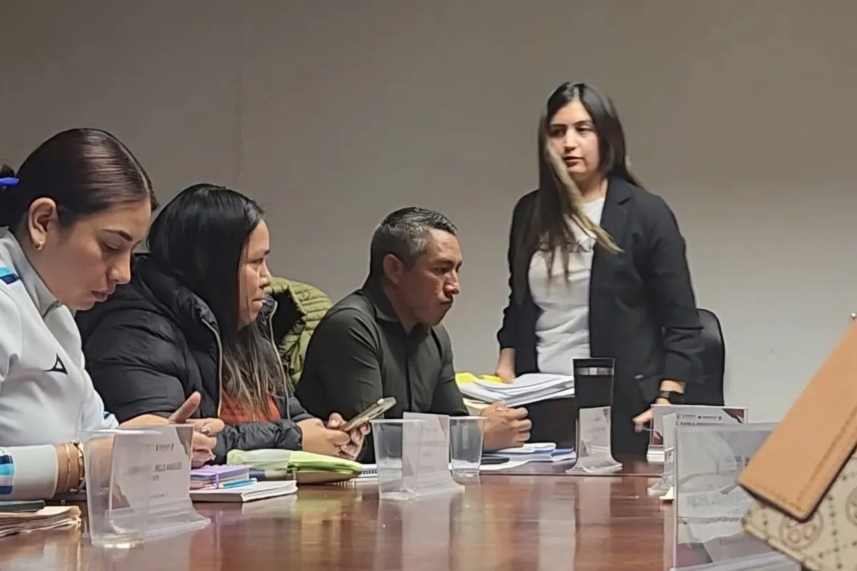 La alcaldesa de Cardonal abandonó la sesión extraordinaria en medio de reclamos por transparencia en obra pública.