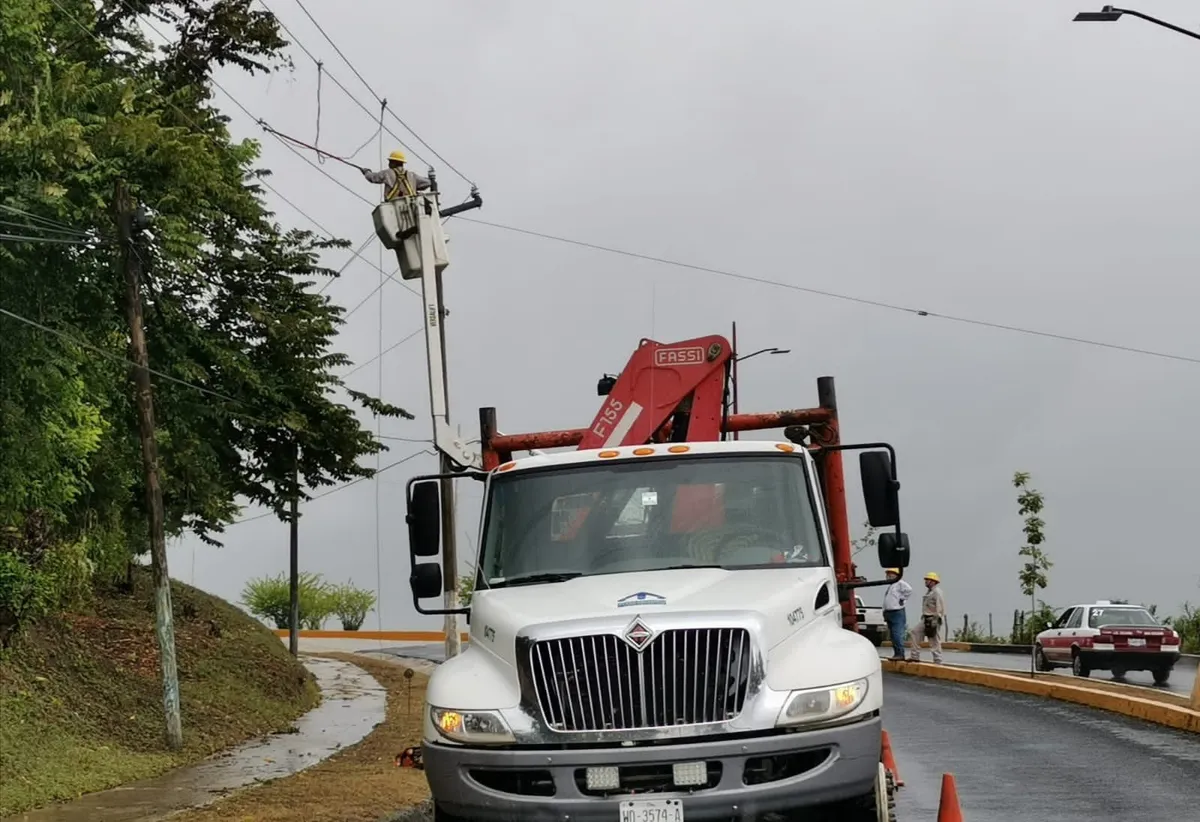 CFE restablece 34% de electricidad en Hidalgo tras paso de ‘Grace’