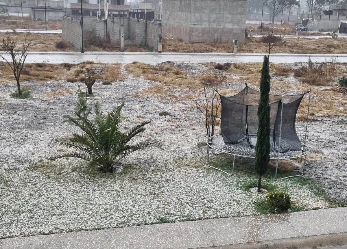 Calles cubiertas de granizo y lluvias intensas activaron la alerta en distintas zonas