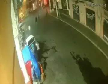El asalto quedó captado en video. Comerciantes alertan por la inseguridad en los alrededores de La Fayuca y piden mayor vigilancia.