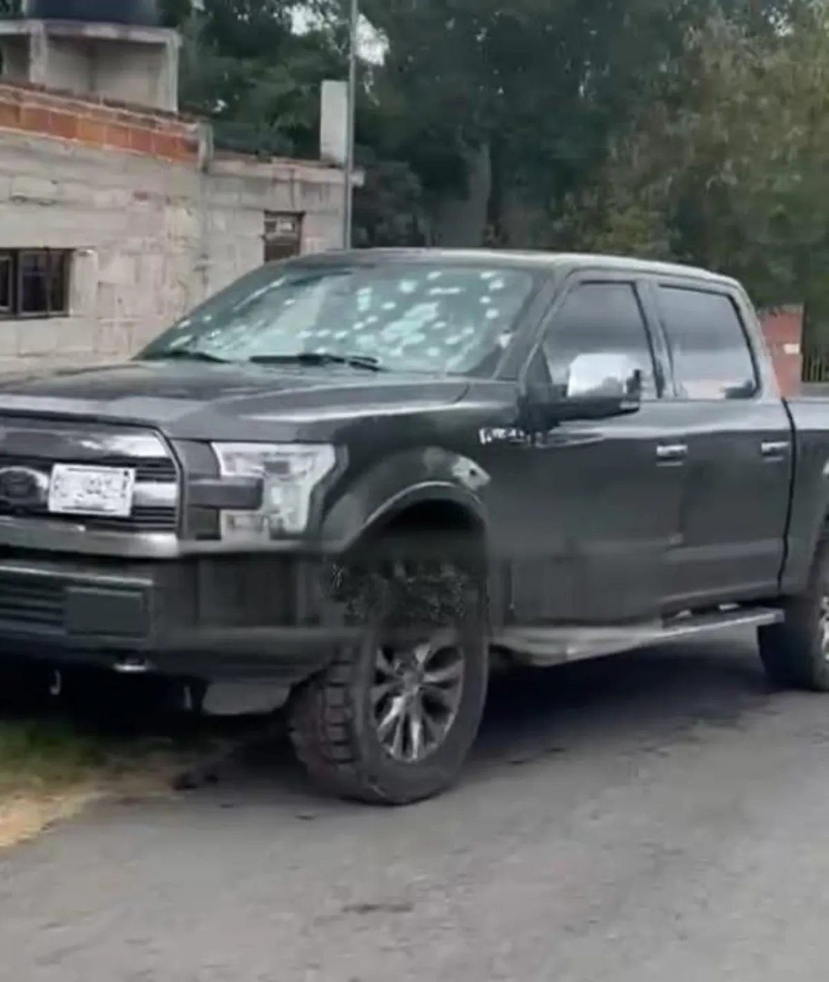 Camioneta blindada atacada en Nopala de Villagrán deja un lesionado