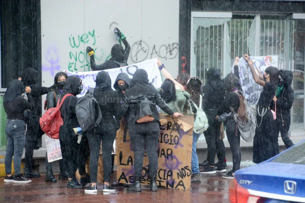 UAEH preocupada por pintas a prepas e iglesias