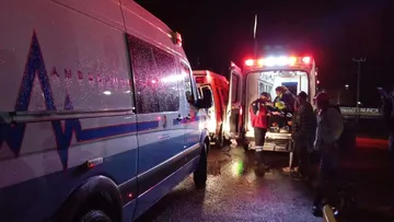 Accidente en Teocalco: autobús choca con muro de contención