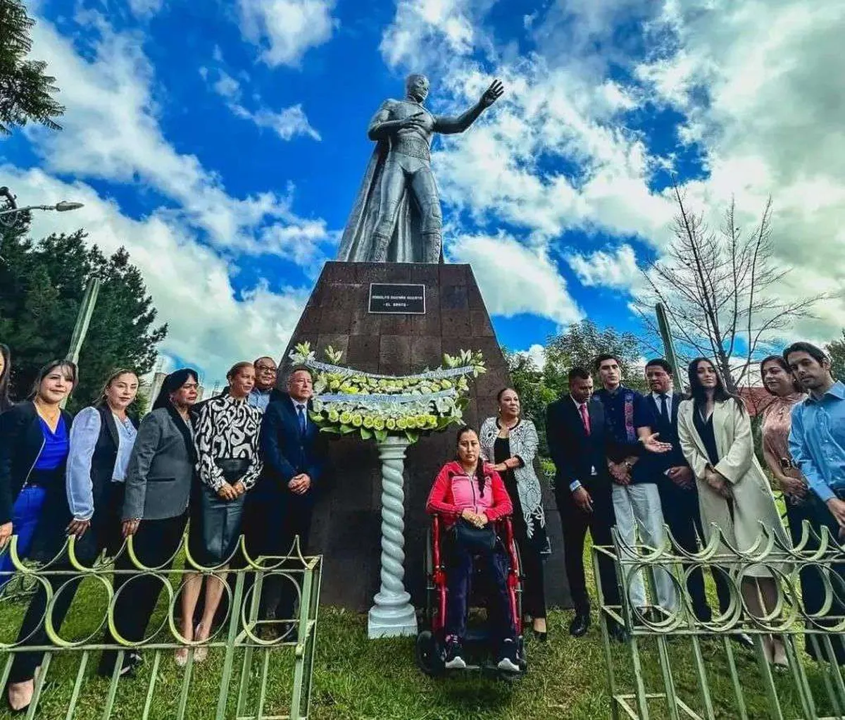 Rinden homenaje a El Santo en el 107 aniversario de natalicio