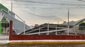 Granizo, lluvia intensa y momentos de tensión se vivieron este lunes en Actopan tras el desplome de una estructura en un centro comunitario.