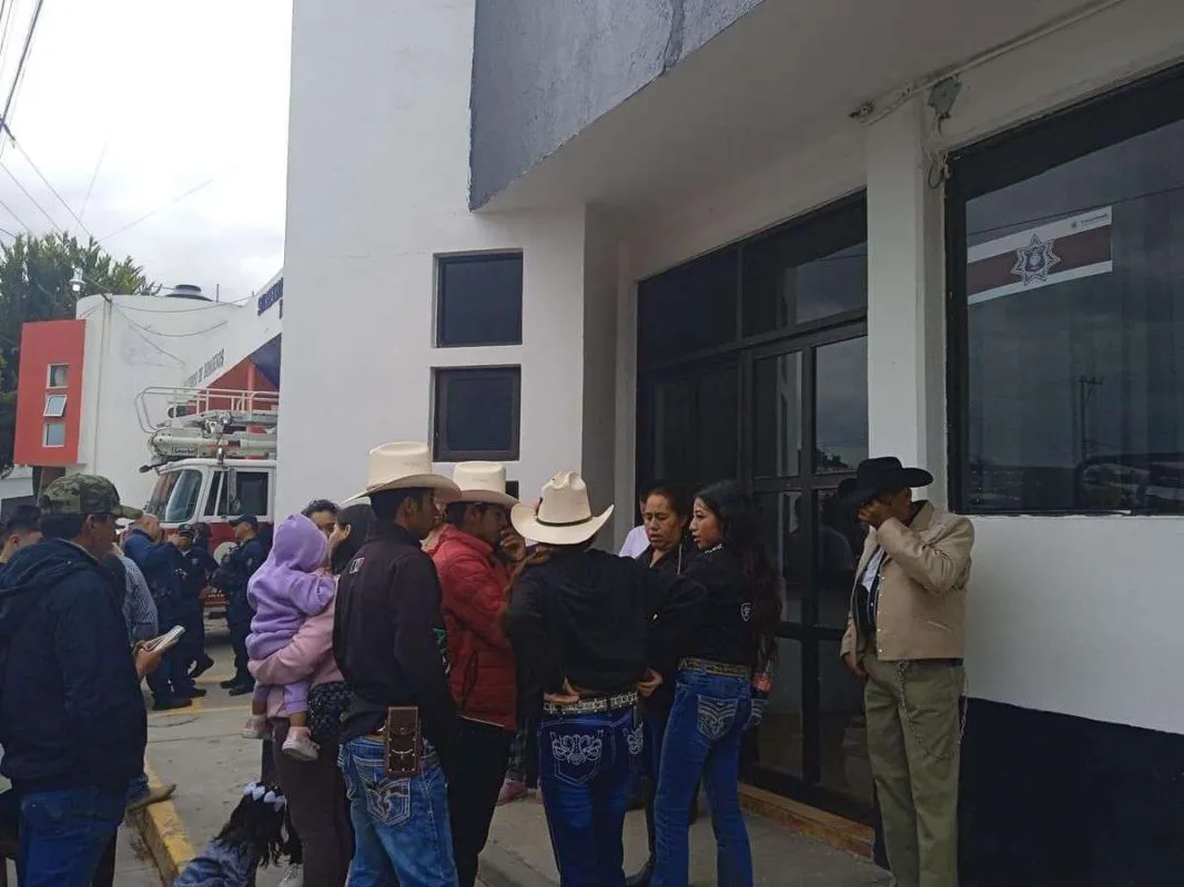 Detienen a cuatro jinetes en Tula de Allende tras altercado en cabalgata