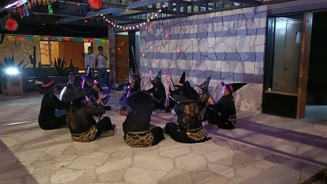 Celebran el Día de Muertos con obra de Teatro  “Sáquese pa su rancho”en Tlaxcoapan