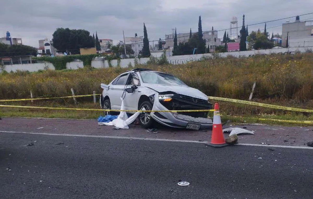 Autopista México-Tulancingo: muere conductor tras volcadura