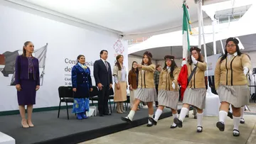 Claudia Sheinbaum anunció el programa ABC de las emociones durante el inicio del nuevo ciclo escolar en una secundaria de la Ciudad de México.