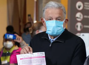 AMLO acude a votar en Revocación de Mandato