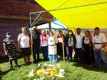 Curanderos defienden la medicina tradicional y difunden sus rituales