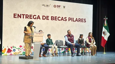 Entrega de becas PILARES en Hidalgo