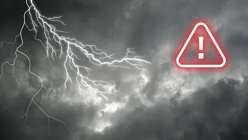 La tormenta del siglo llega con nubes negras y fuertes lluvias a más de 12 municipios tras la ola de calor en Colombia.