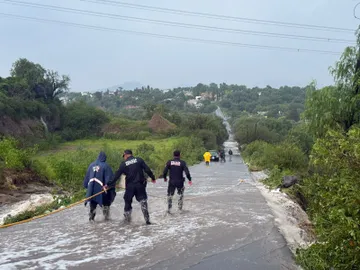 Gobierno municipal despliega operativo en Tezontepec de Aldama para atender afectaciones por inundaciones