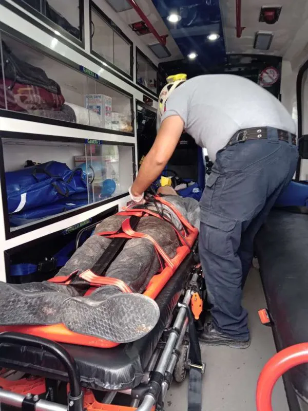 Accidente en Ixmiquilpan: aparatosa volcadura deja dos lesionados