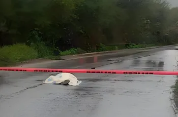 Motociclista de 26 años muere rumbo al trabajo en Ixmiquilpan; una mujer resultó lesionada