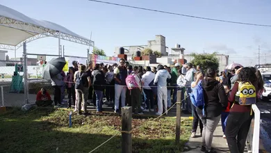 Padres de familia protestaron en la primaria Mario Benedetti de Mineral de la Reforma para exigir seguridad en el regreso a clases.