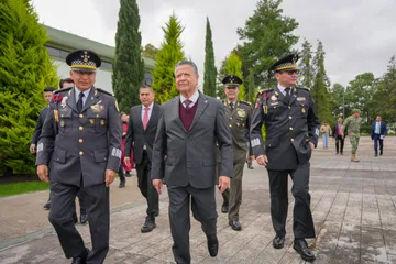 Gobernador Julio Menchaca en la Toma de Posesión al Cargo y Protesta de Bandera del General Brigadier. G.N. E.M. Raúl Meneses Castrejón.