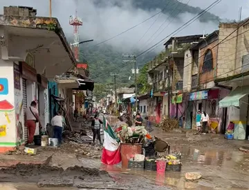 “Nos regresa el nudo en la garganta”: familias de la Otomí-Tepehua se van a Tulancingo ante nuevas lluvias