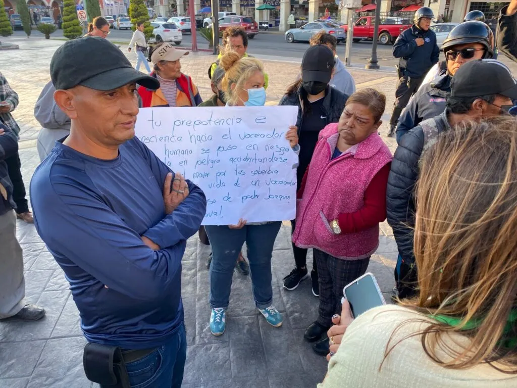 Voceadores exigen destitución de director de Comercio y Abasto en Pachuca
