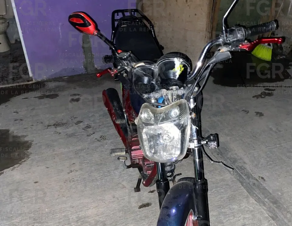 FGR asegura combustible ilegal, armas y cámaras en cateo en Hidalgo