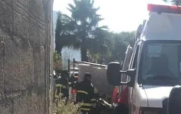 Muere joven tras caerle barda en Tepetitlán