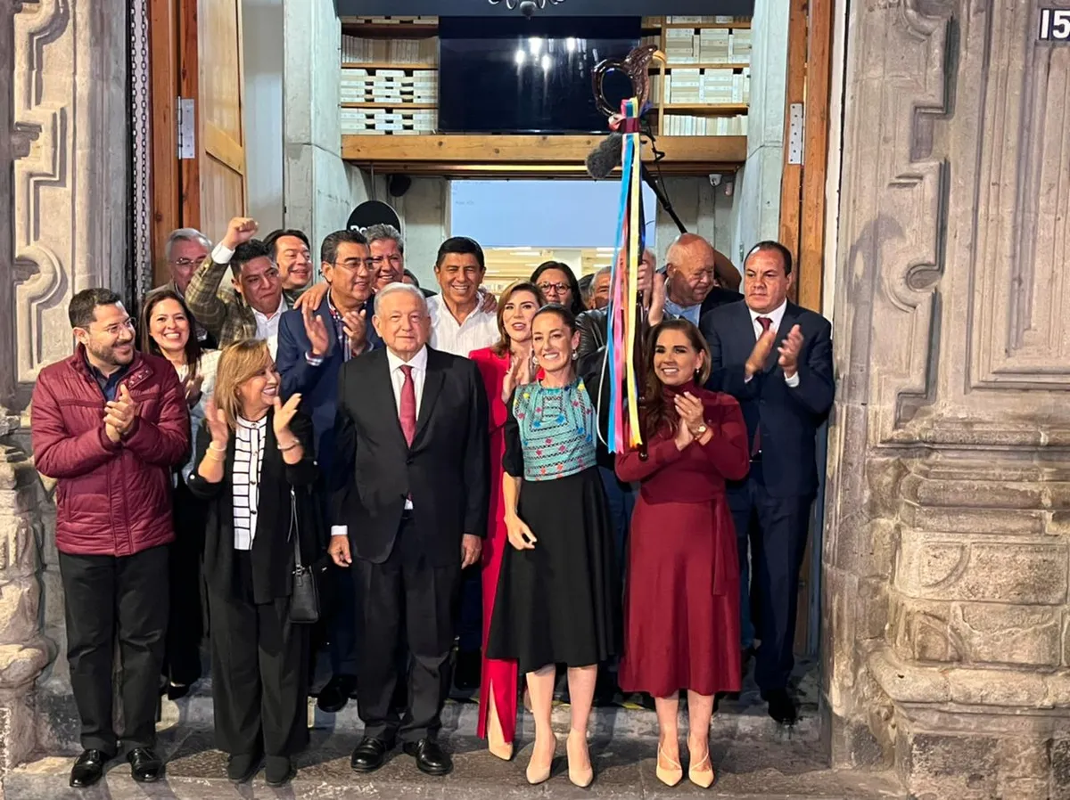 AMLO entrega el bastón de mando de la 4T a Sheinbaum
