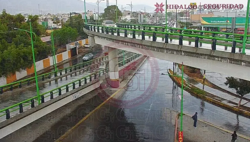 Lluvia en Pachuca provoca percances viales y tránsito lento