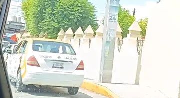 Taxistas protestan por cambios viales en centro de Tlaxcoapan