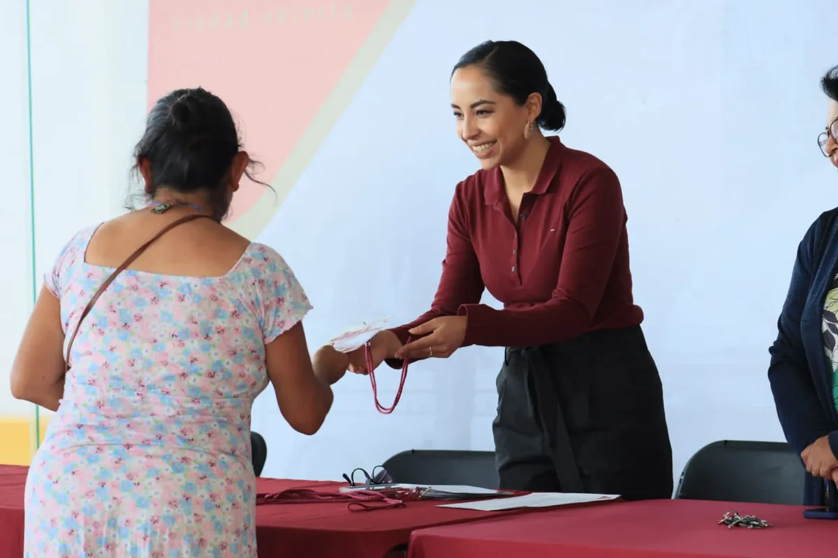 Tizayuca: entregan credenciales de regularización a comerciantes