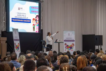 Escuelas buscan frenar la violencia antes de que escale