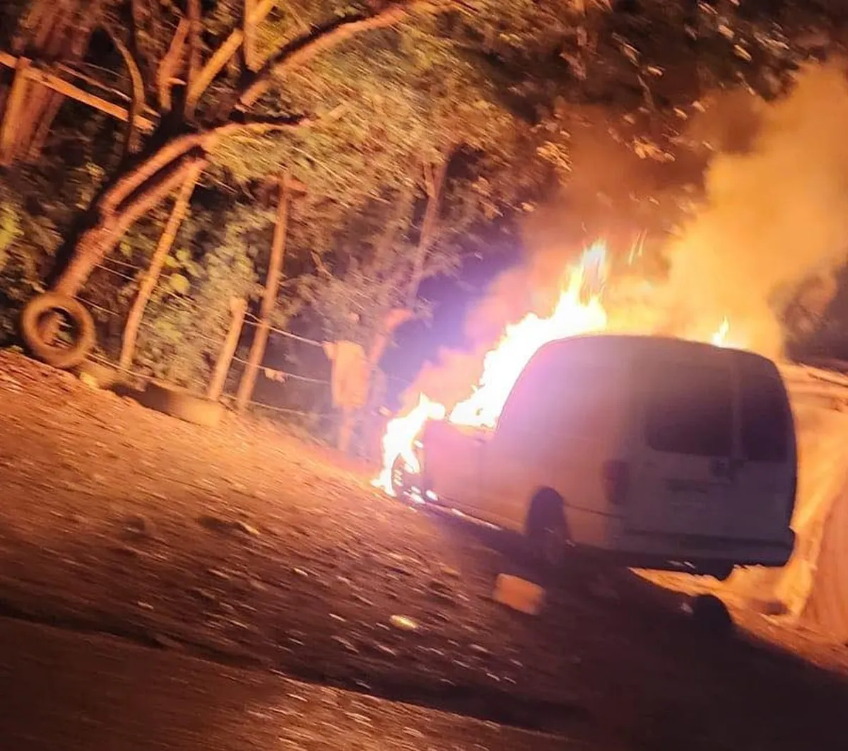 Camioneta se incendia en Atlapexco