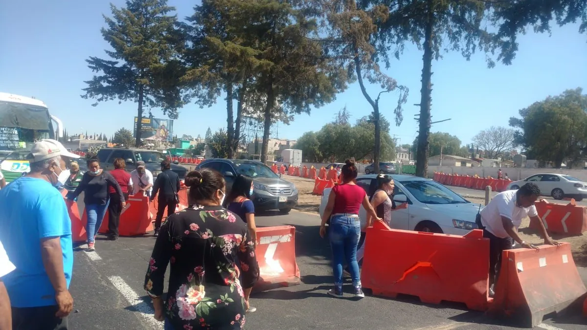 Bloquean la México-Pachuca en Tecámac; piden puente peatonal