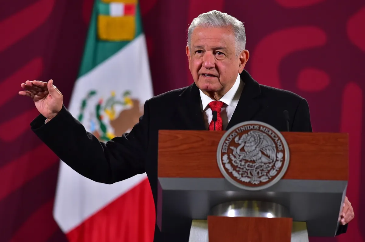 López Obrador advierte a normalistas sobre “delincuentes” en su movimiento