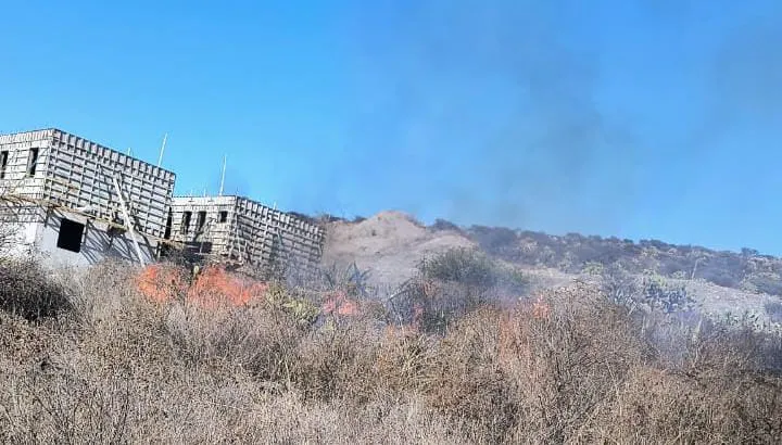 Incendio consume 50 hectáreas de pastizales en Atotonilco de Tula