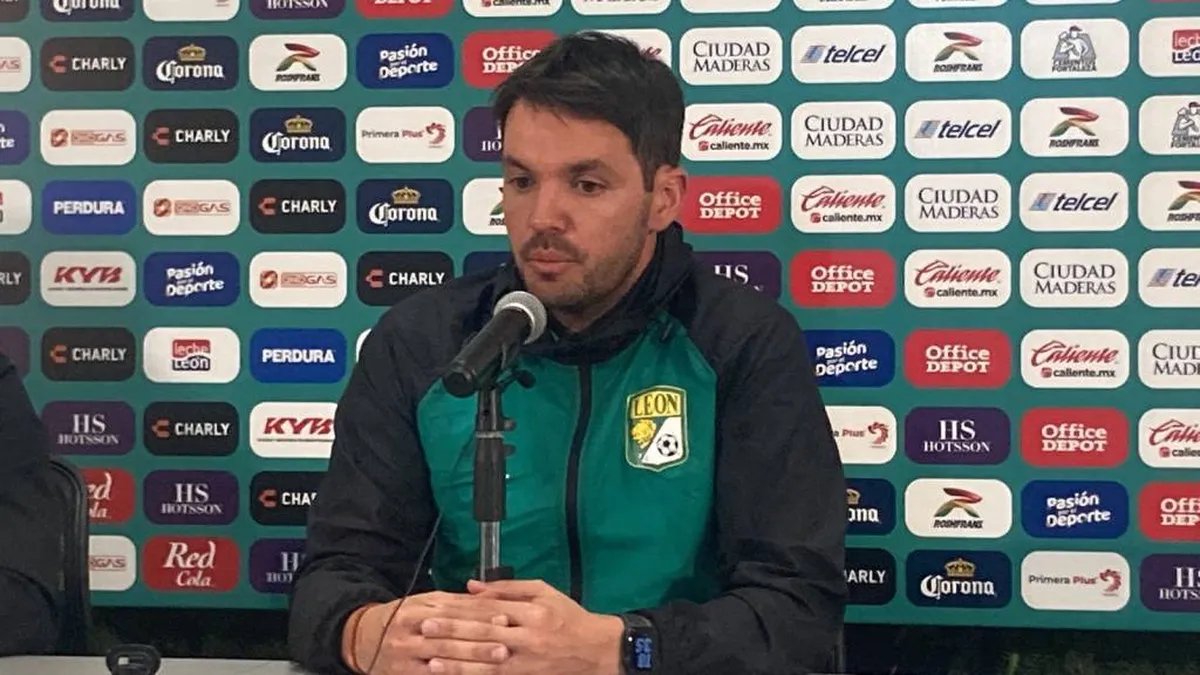 Larcamón no da por muerta carrera de árbitro