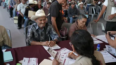 Entrega de apoyos del Operativo Bienestar en Huejutla y Jacala