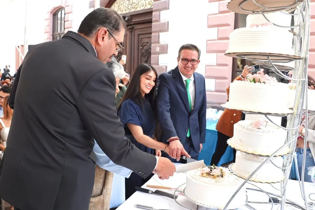 Zempoala celebra bodas colectivas y formaliza 50 matrimonios