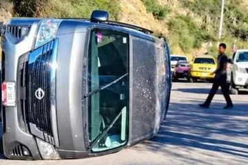 Aparatosa volcadura deja ocho lesionados en Ixmiquilpan