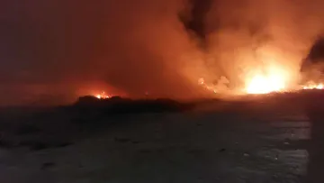 Ixmiquilpan: reportan incendio en campo de Tules a escasos metros de gasolinera