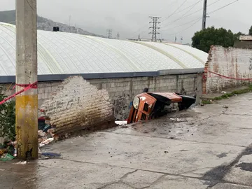 Lluvias provocan caos vial, colapso de bardas y daños en viviendas de Pachuca