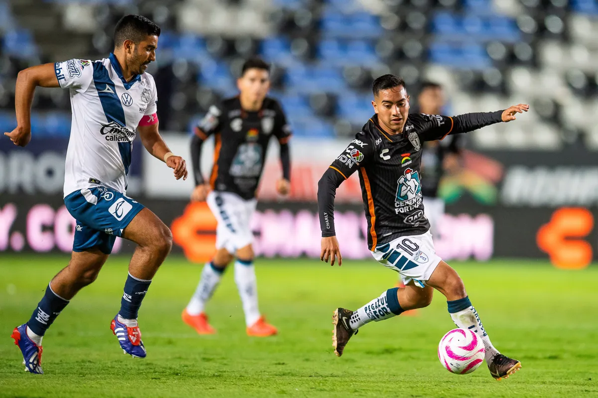Foto de jugadores del Pachuca, que enfrentarán en vivo al Atlas el miércoles por la noche.