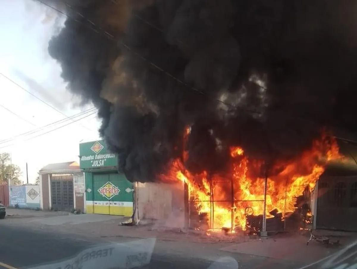 Se incendia vulcanizadora en Santiago de Anaya