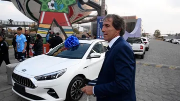 Tuzos: directiva regala auto a Guillermo Almada por campeonato